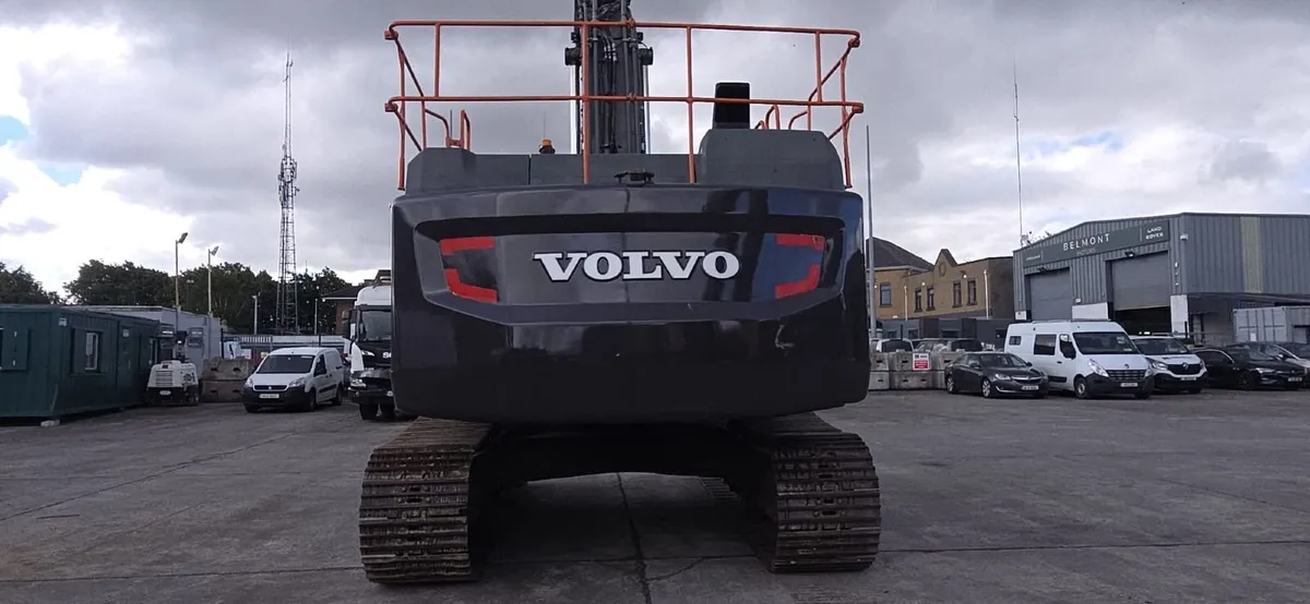 Volvo EC 380 EL Excavator - Image 3