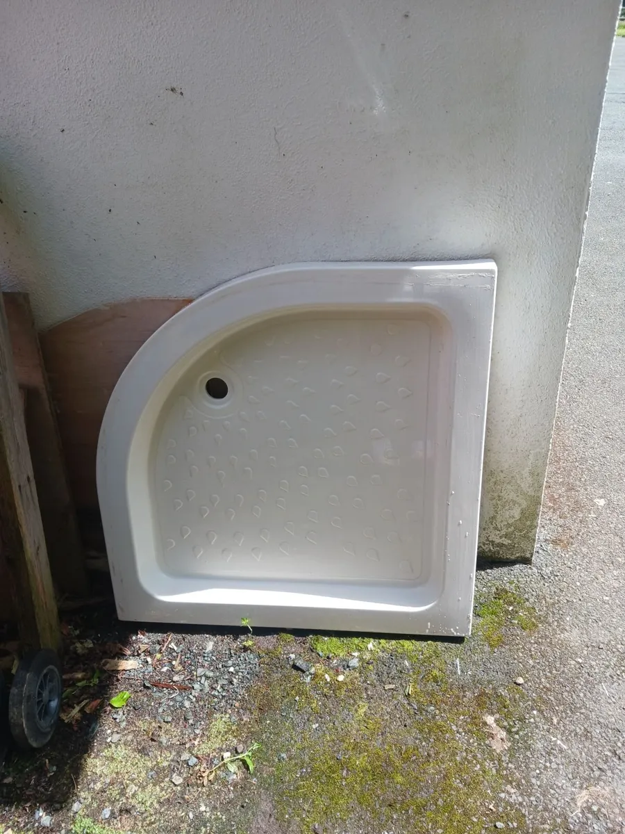 Quadrant shower tray