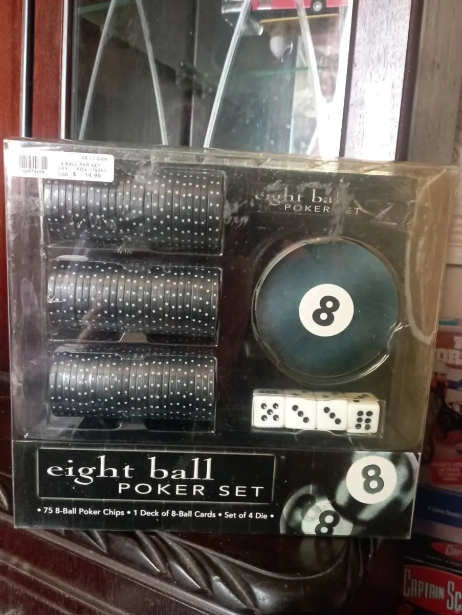 EIGHT BALL  POKER SET - Image 1