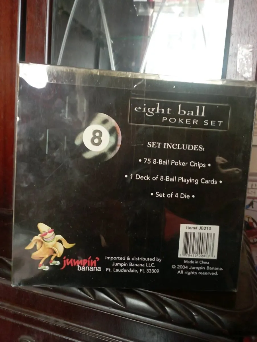 EIGHT BALL  POKER SET - Image 2