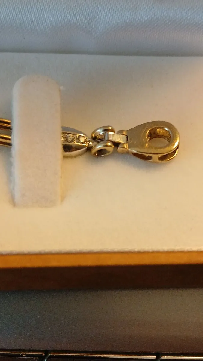 A really elegent  9ct gold bracelet - Image 2