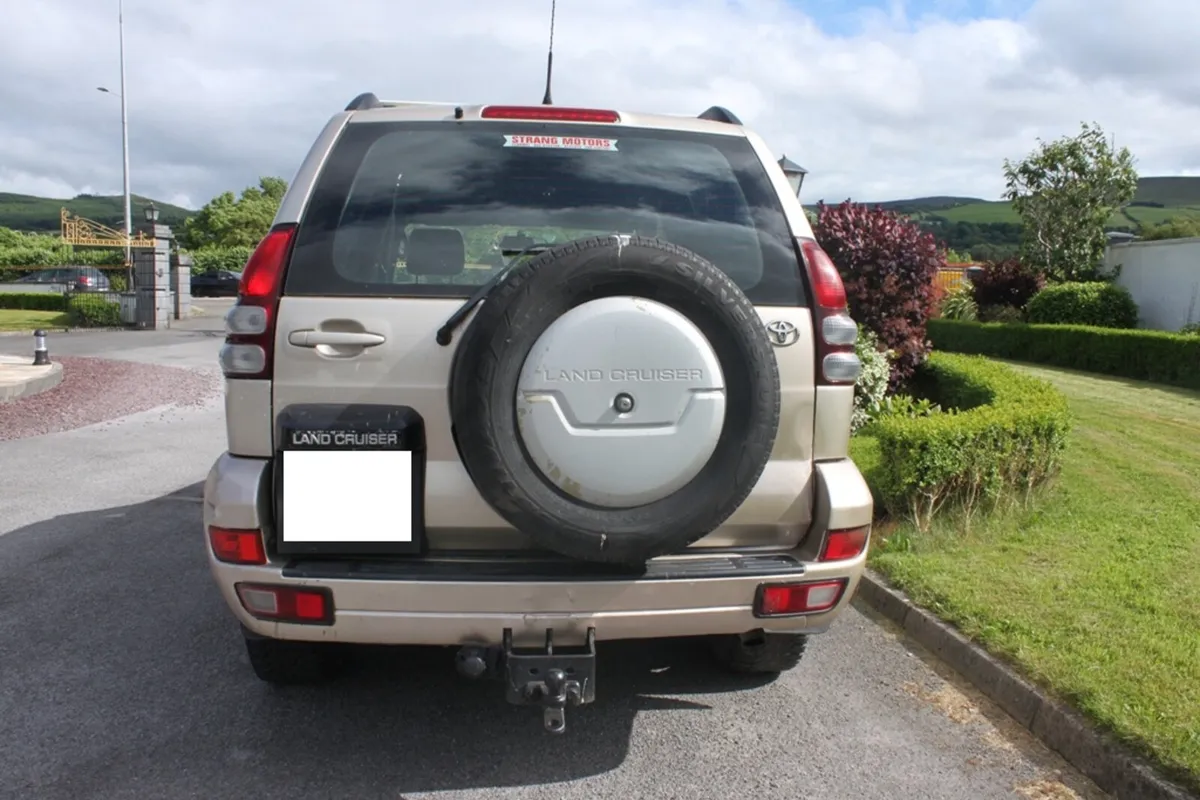 Toyota Land Cruiser LWB 3.0L Jeep, 2007 - Image 2