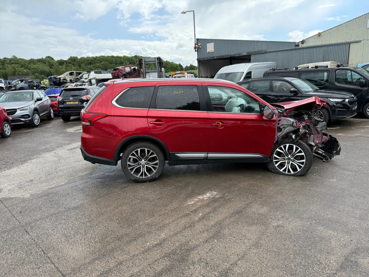 2016 Mitsubishi Outlander 2.3 GX3  -D 7 seater DSL - Image 2