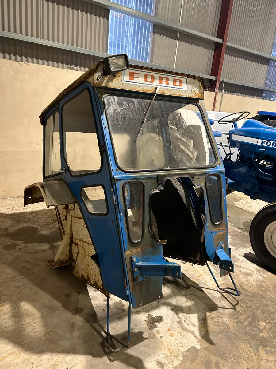 Original Ford 4000 / 4600 Safety Cab - Image 3
