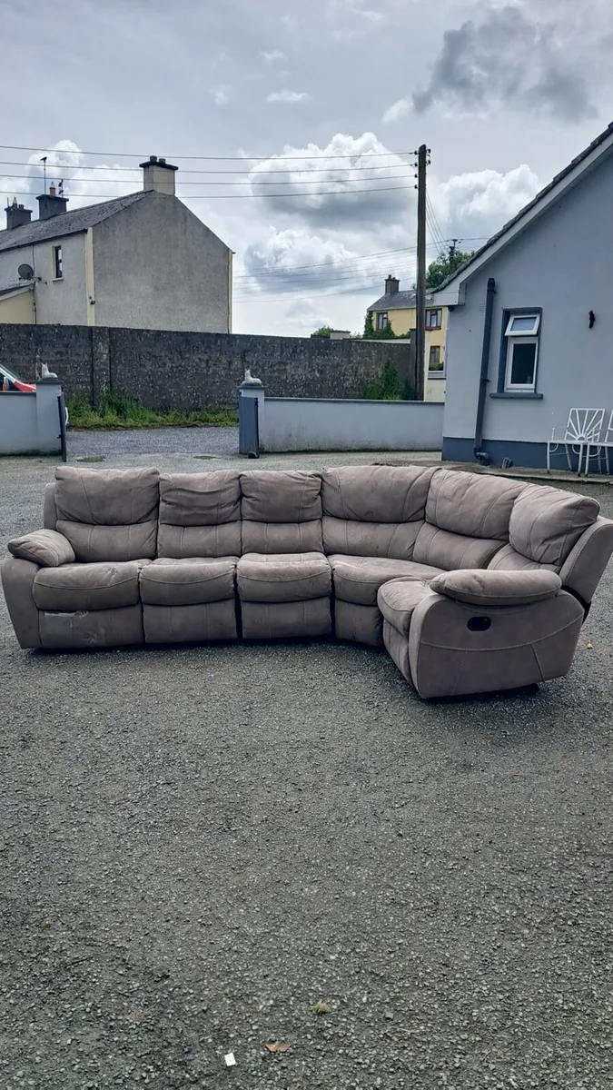 Very nice corner couch - Image 1