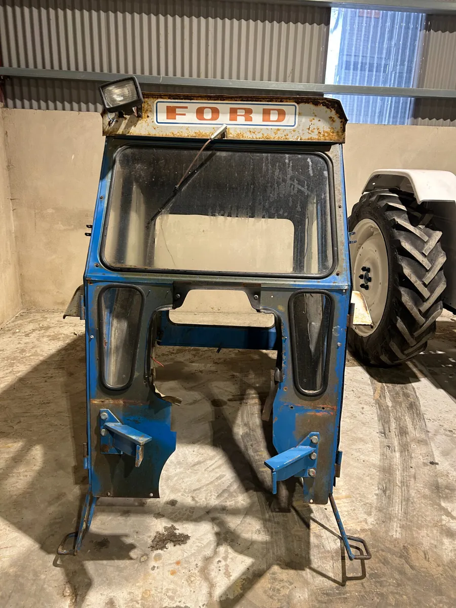 Original Ford 4000 / 4600 Safety Cab - Image 2