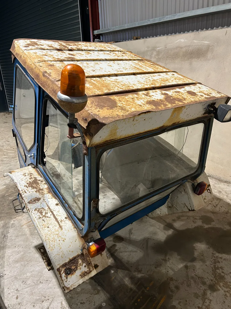 Original Ford 4000 / 4600 Safety Cab - Image 4