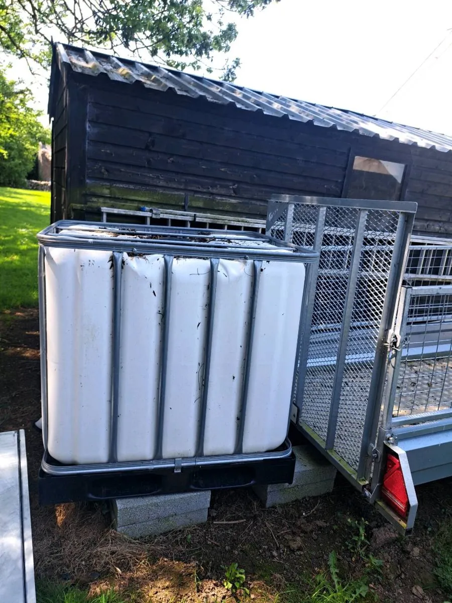 Large  water  tank clean - Image 1