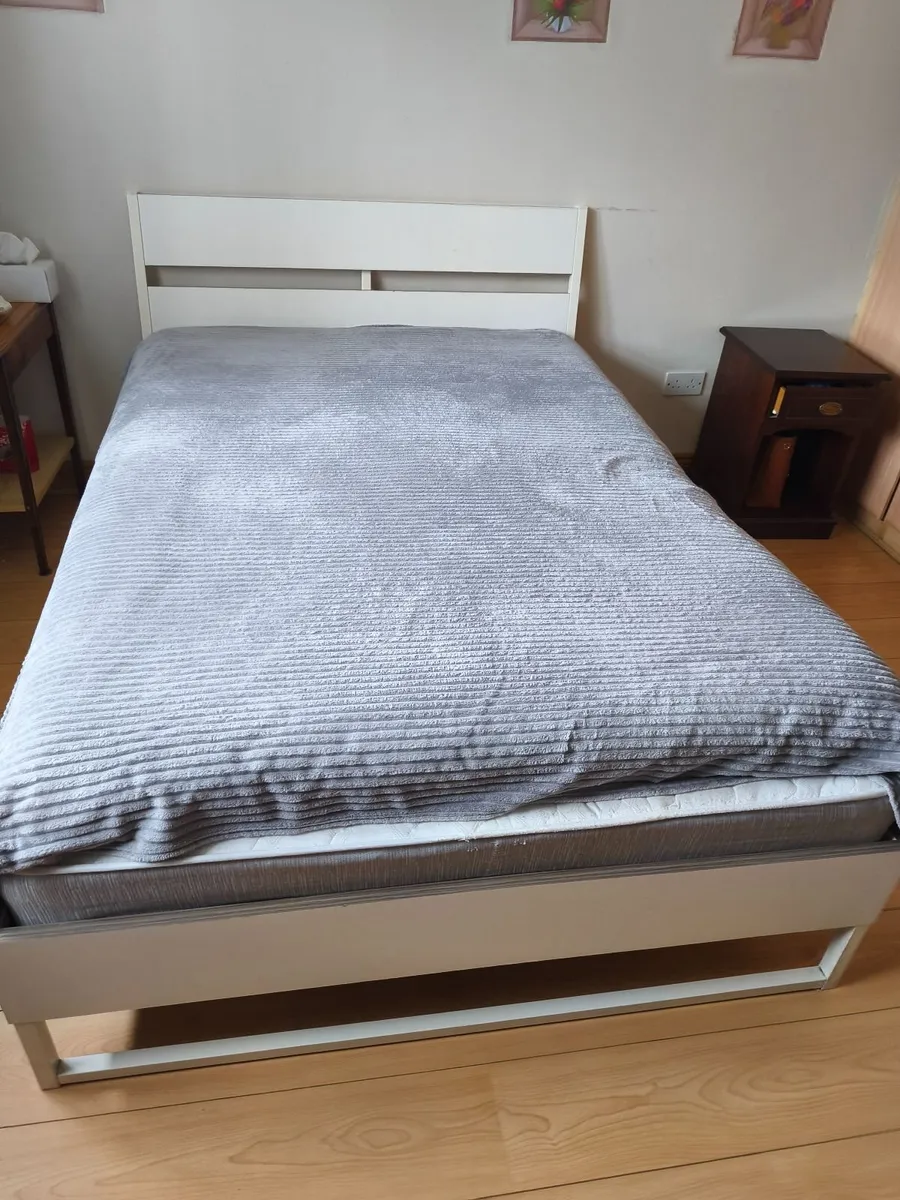 Double bed with mattress - Image 4