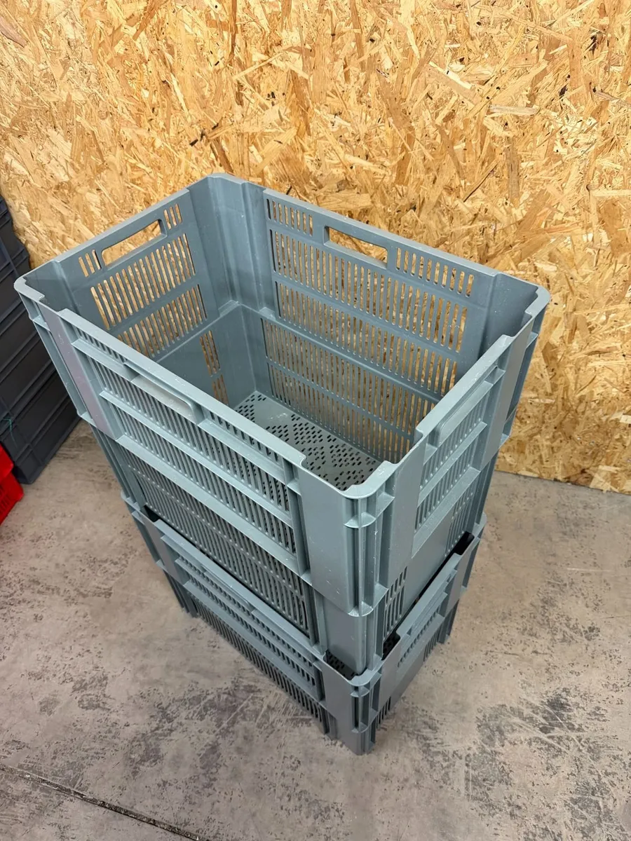5x vented storage boxes - Image 1
