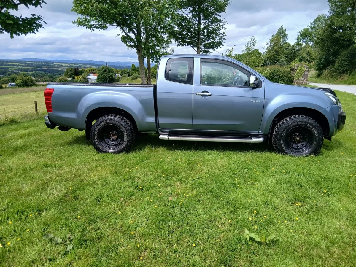 151 Isuzu Dmax Yukon 2.5l twin turbo - Image 4