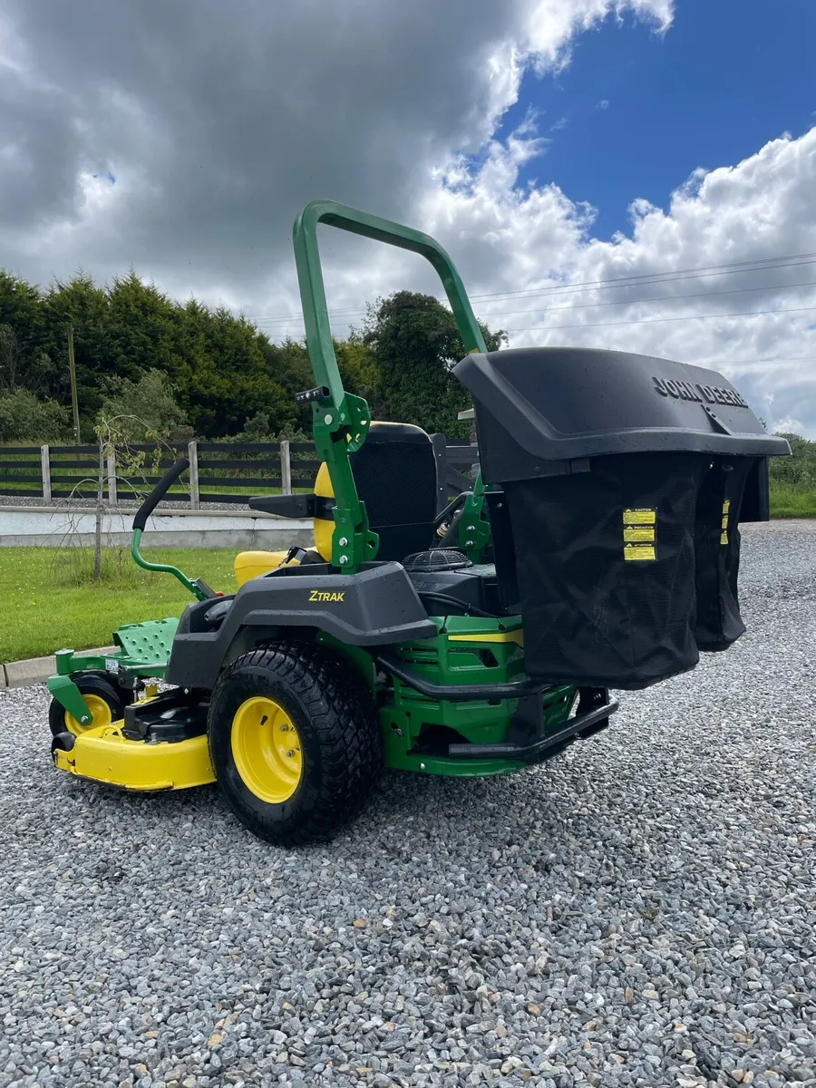 As NEW John Deere Z530M zero turn lawnmower - Image 2