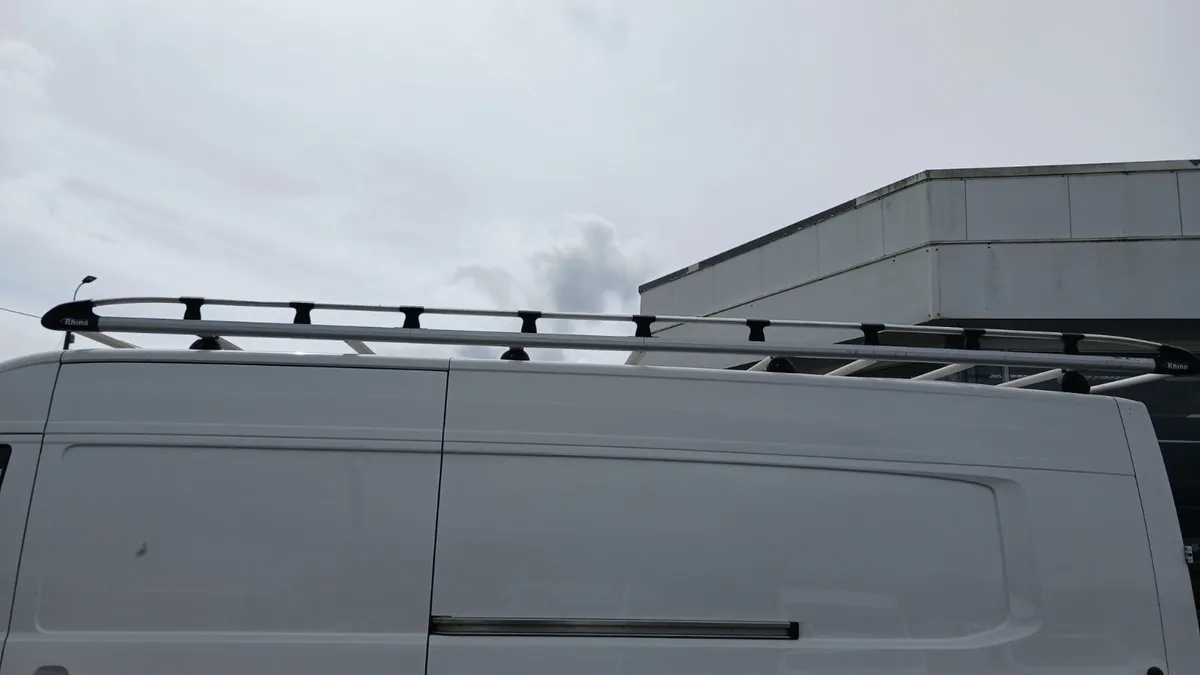 221 VW CRAFTER XLWB 16FT CARGO LENGTH,ROOFRACK - Image 4