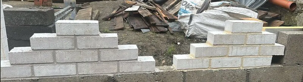 White Bricks 215mm X 102mm X 65mm - Image 4
