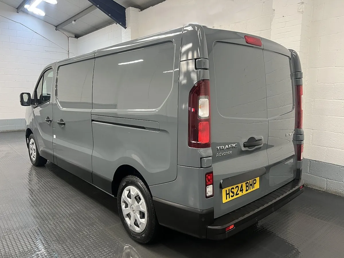 2024 Renault Trafic Panel Van - Image 4