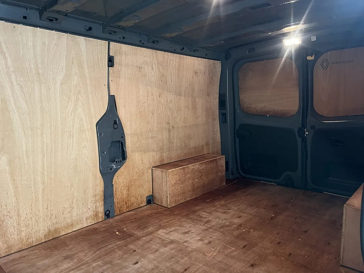 2024 Renault Trafic Panel Van - Image 3