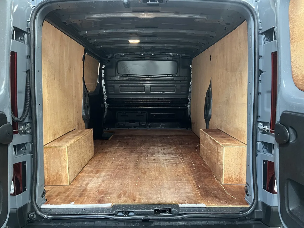 2024 Renault Trafic Panel Van - Image 2