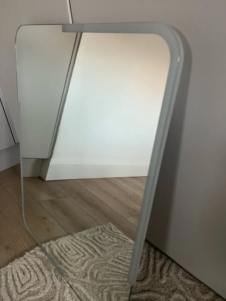 Bathroom mirror - Image 1