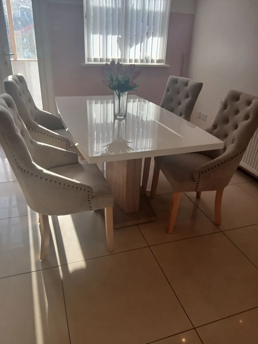 4 Beige Dining chairs ( table not inc ) - Image 1