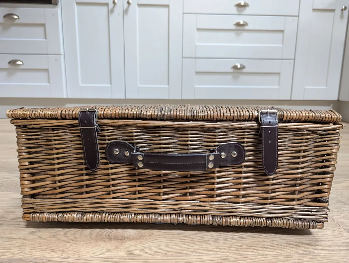 Large Wicker Picnic Basket / Hamper - Image 4