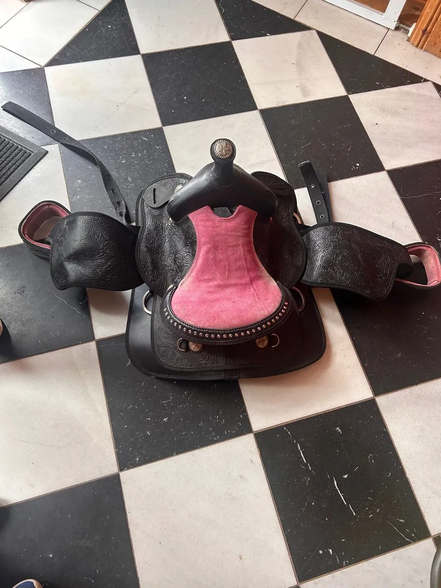 Pink western saddle for sale - Image 2