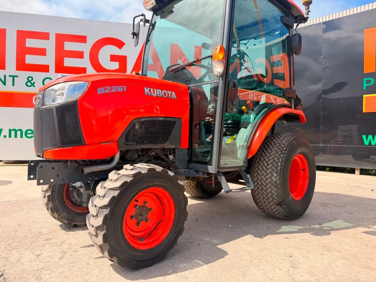 2019 KUBOTA B2261 COMPACT TRACTOR ...350 hours - Image 3
