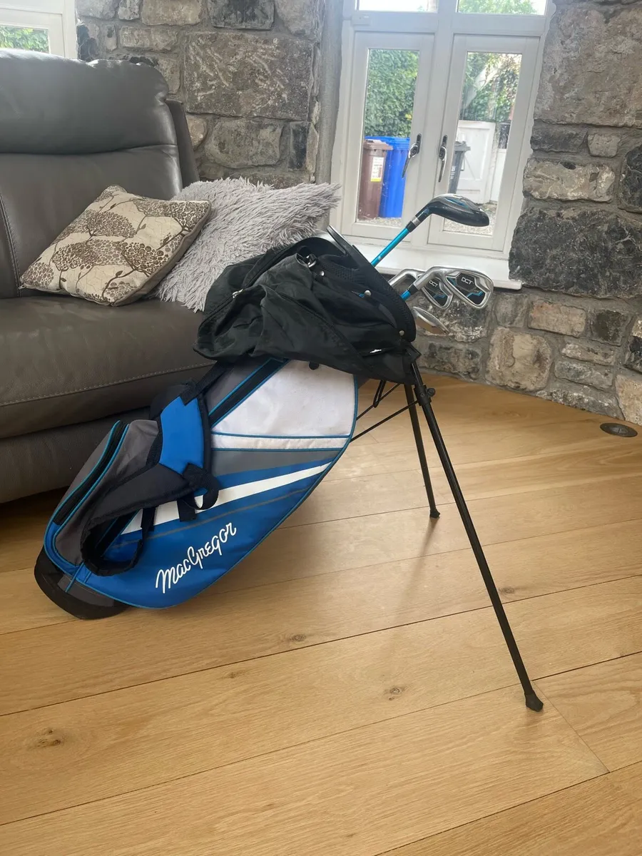Golf bags and left handed clubs - Image 1