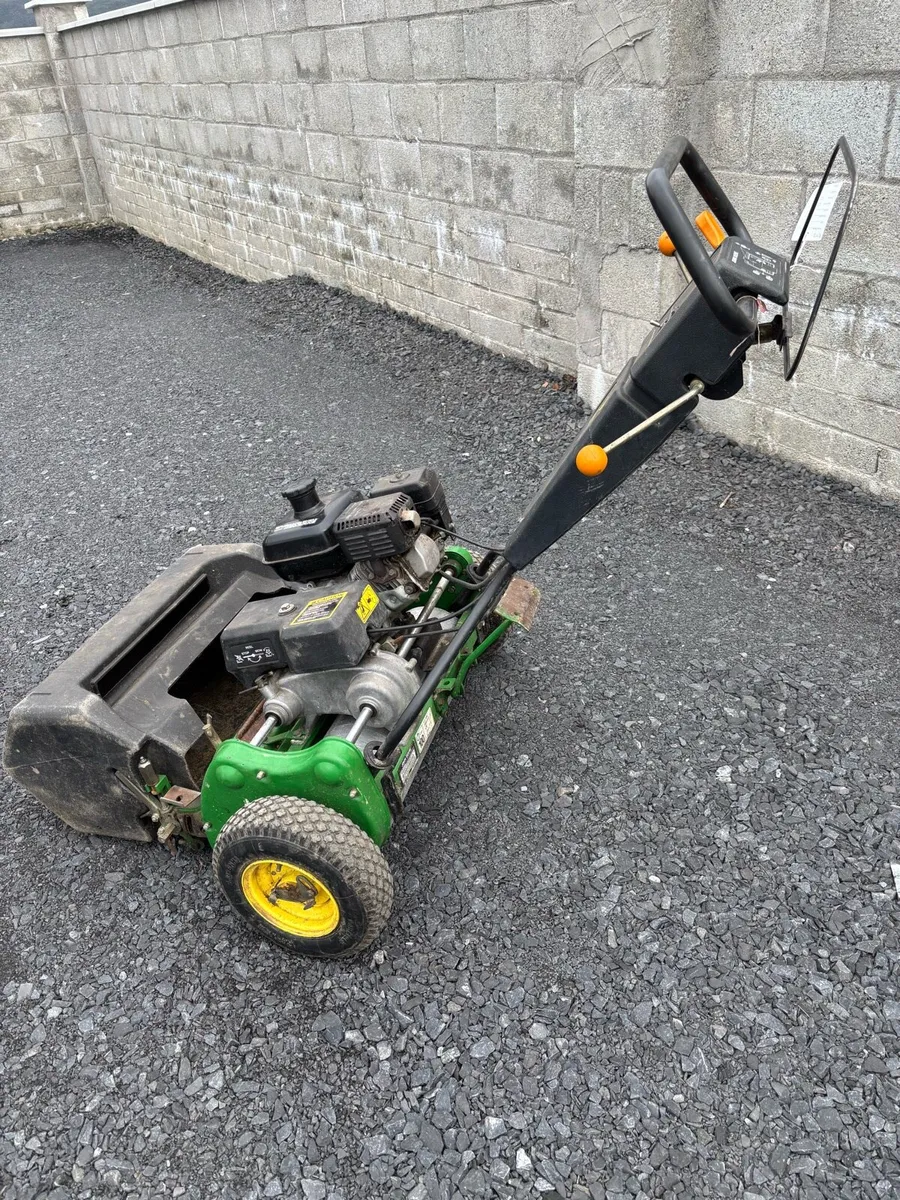 John Deere 220A Greensmower - Image 4