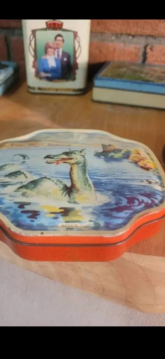 Antique advertising tins - Image 1
