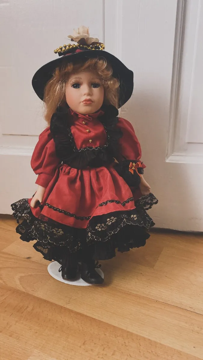 Porcelain dolls - Image 1