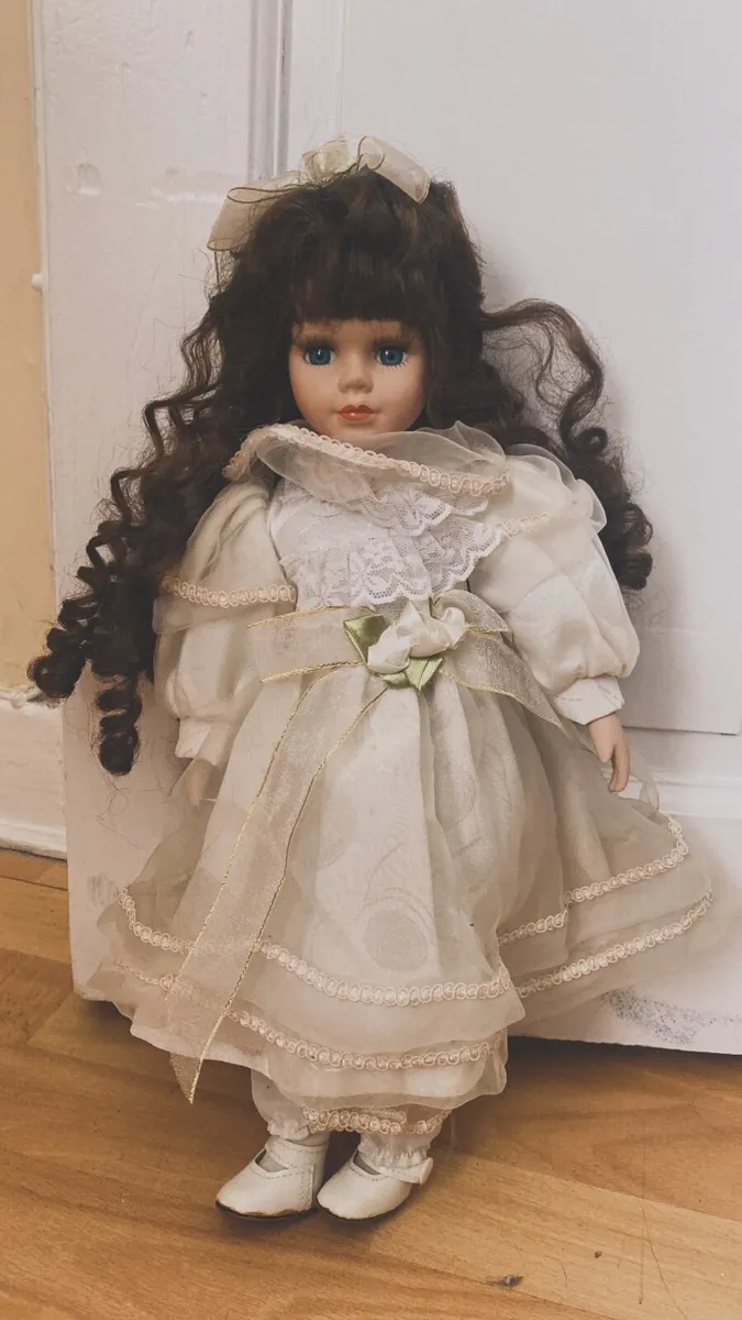 Porcelain doll brides - Image 1