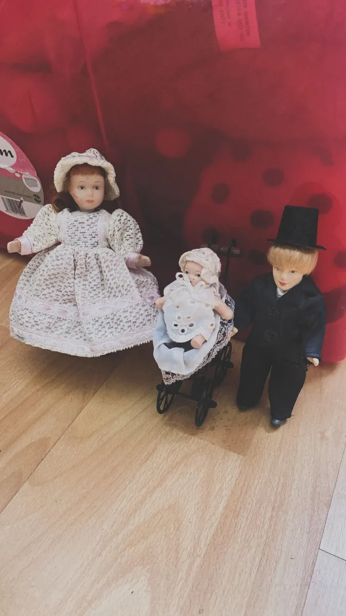 Porcelain doll Family