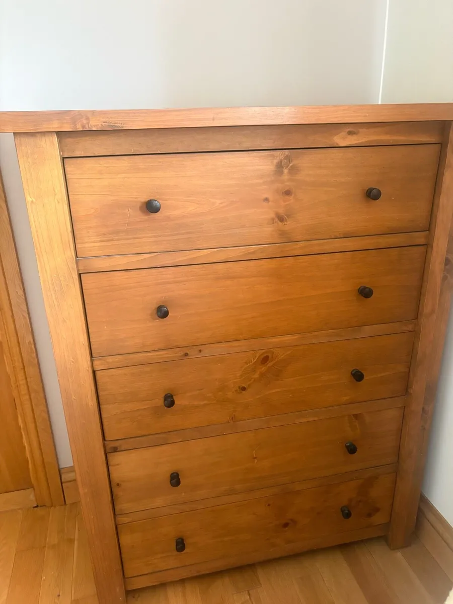 Solid wood chest of drawers - Image 1