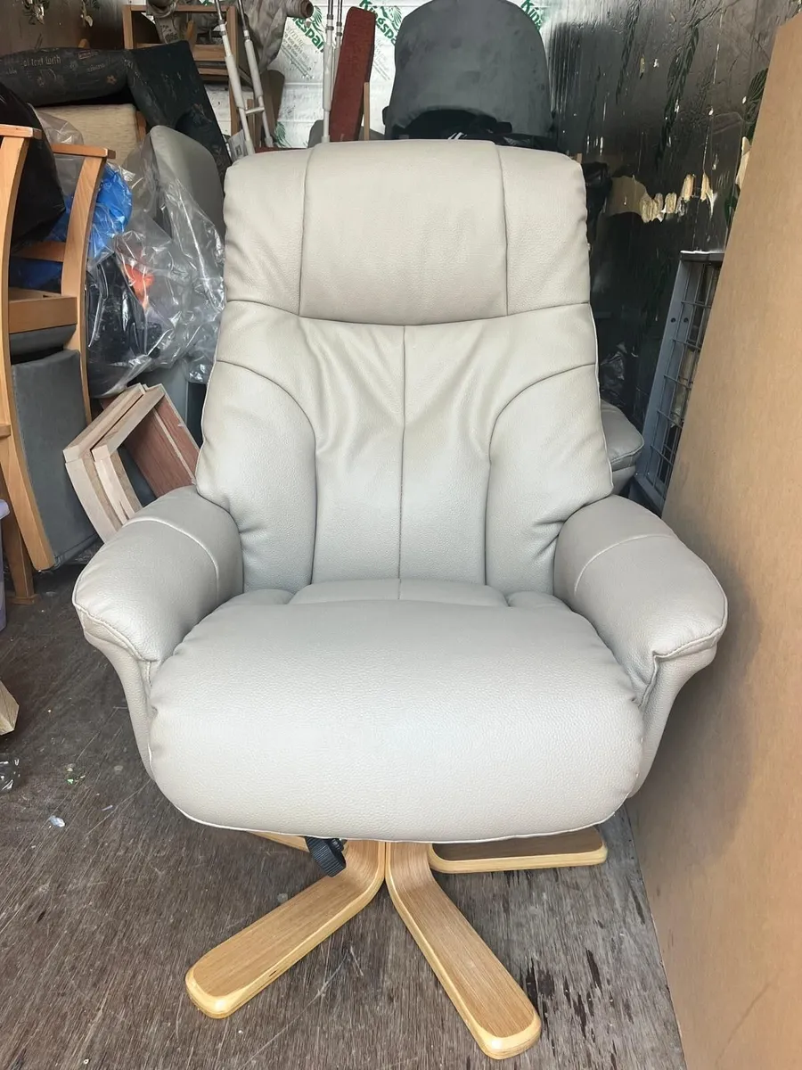 Recline swivel chair