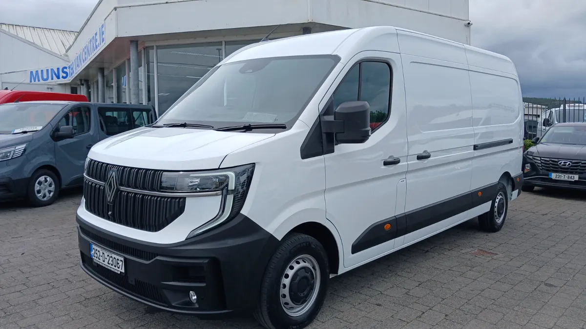 2025 RENAULT MASTER LWB ADVANCE 150BHP ONLY 2200KM - Image 1