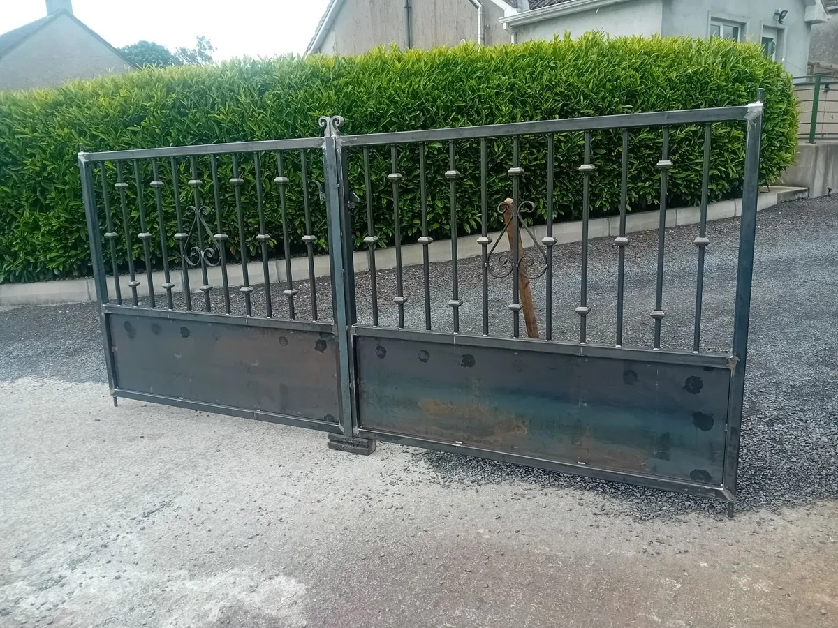 Gates (brand new) - Image 1