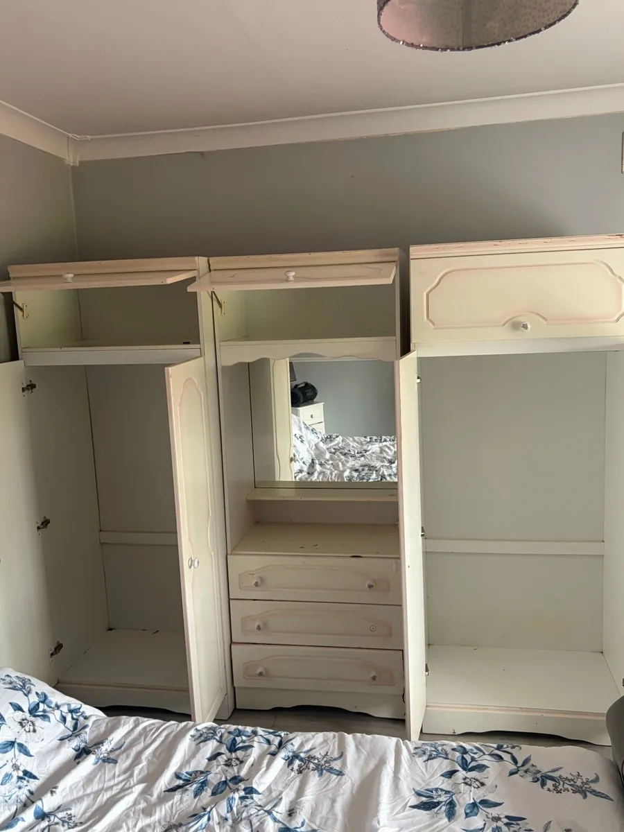 Wardrobe - Image 2
