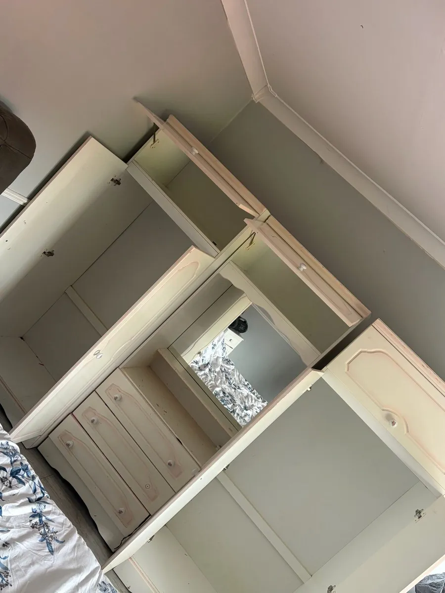 Wardrobe - Image 3