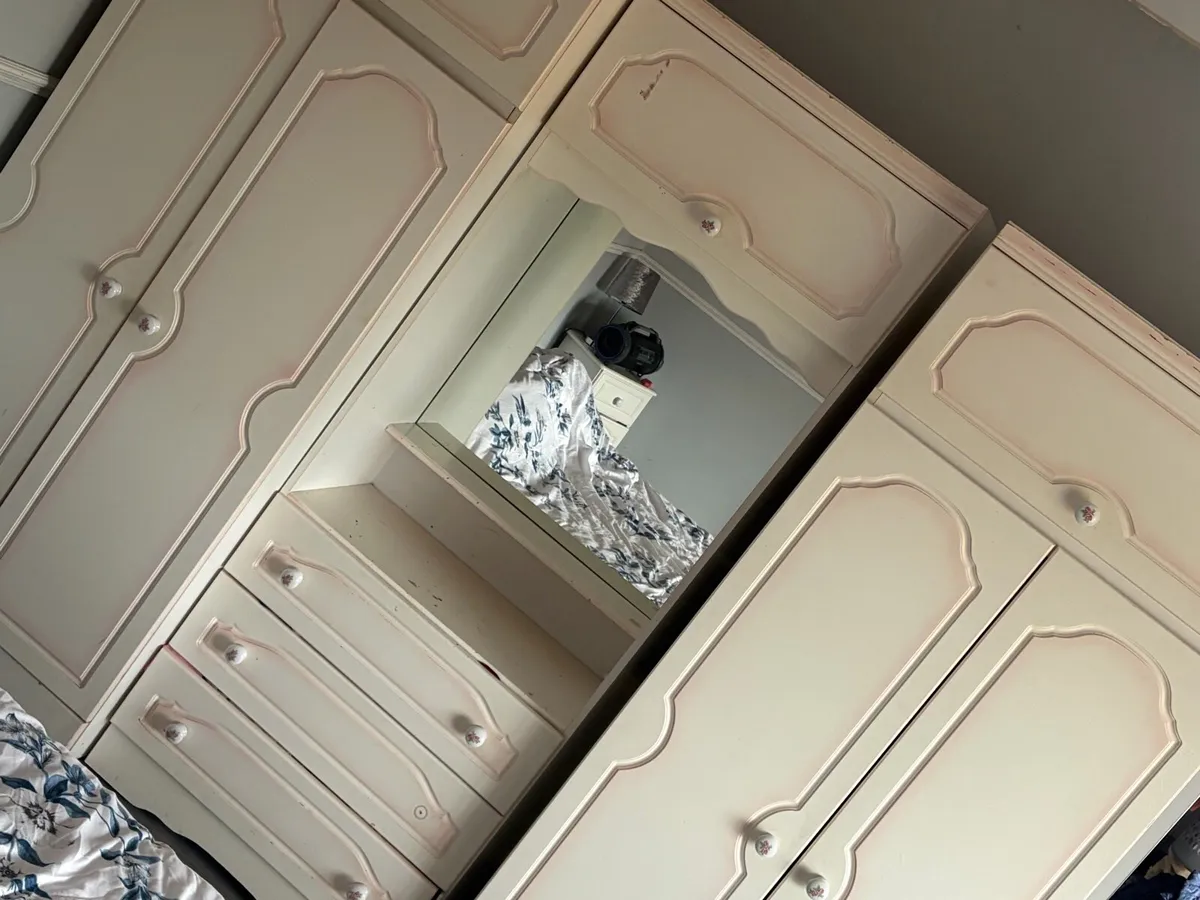 Wardrobe - Image 4