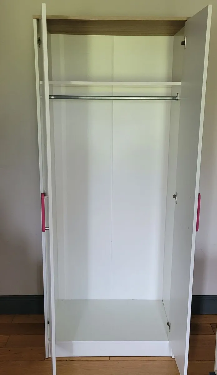 Child's wardrobe - Image 2