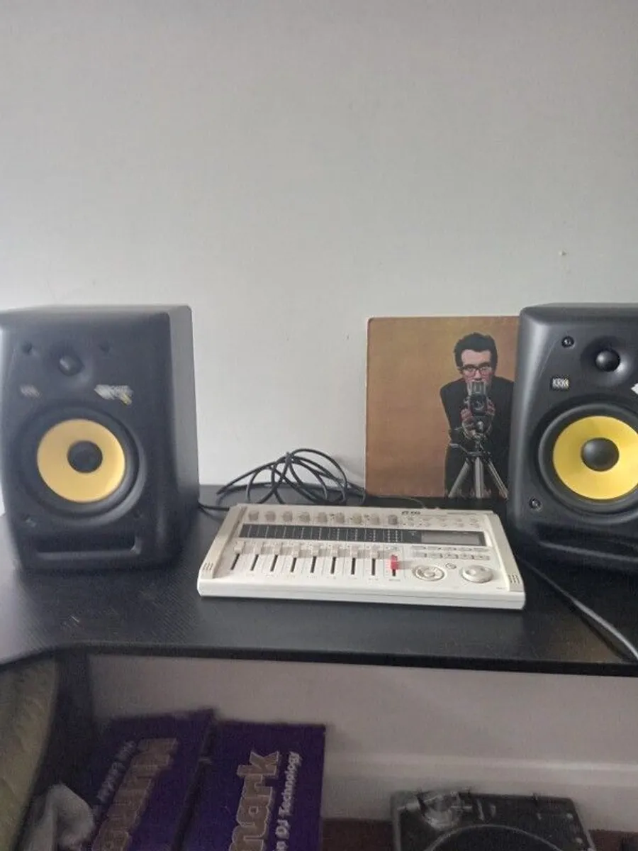 studio monitors - Image 1