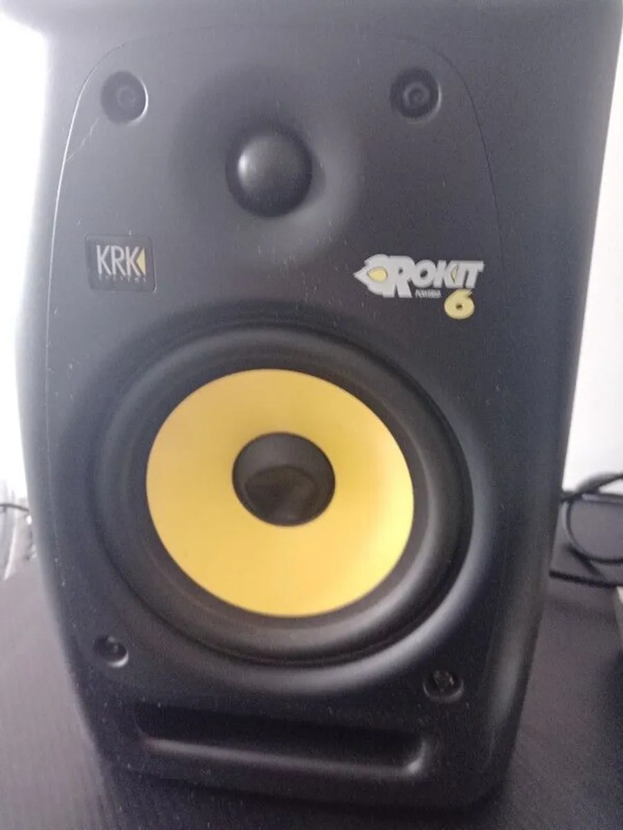 studio monitors - Image 2