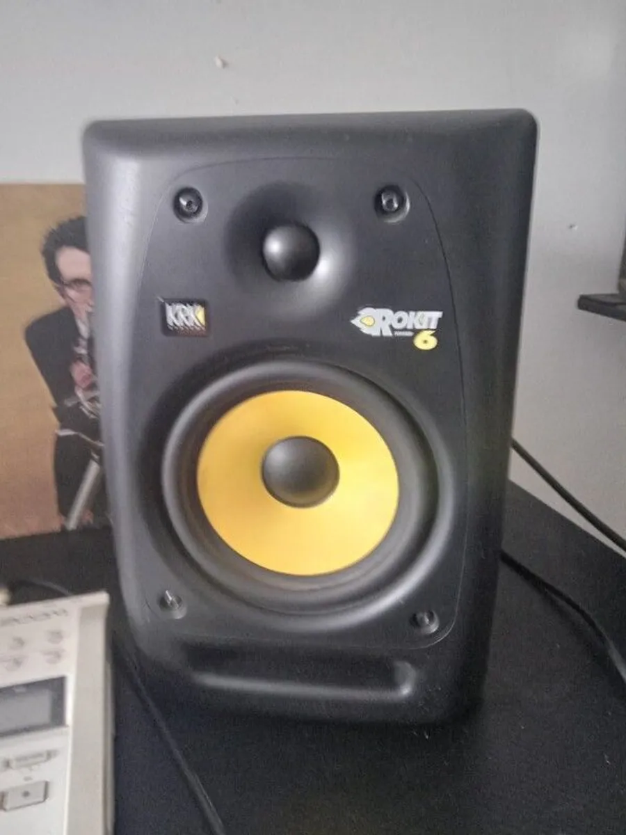 studio monitors - Image 3