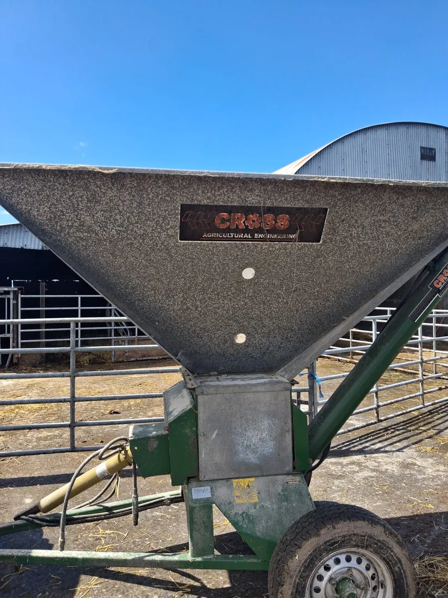 Simon Cross corn Roller.also 2grain cooling fans - Image 1