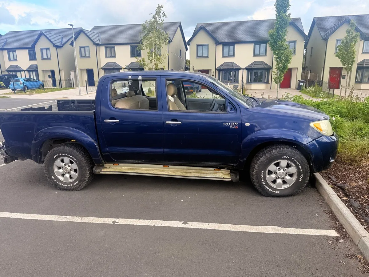 Toyota Hilux - Image 2