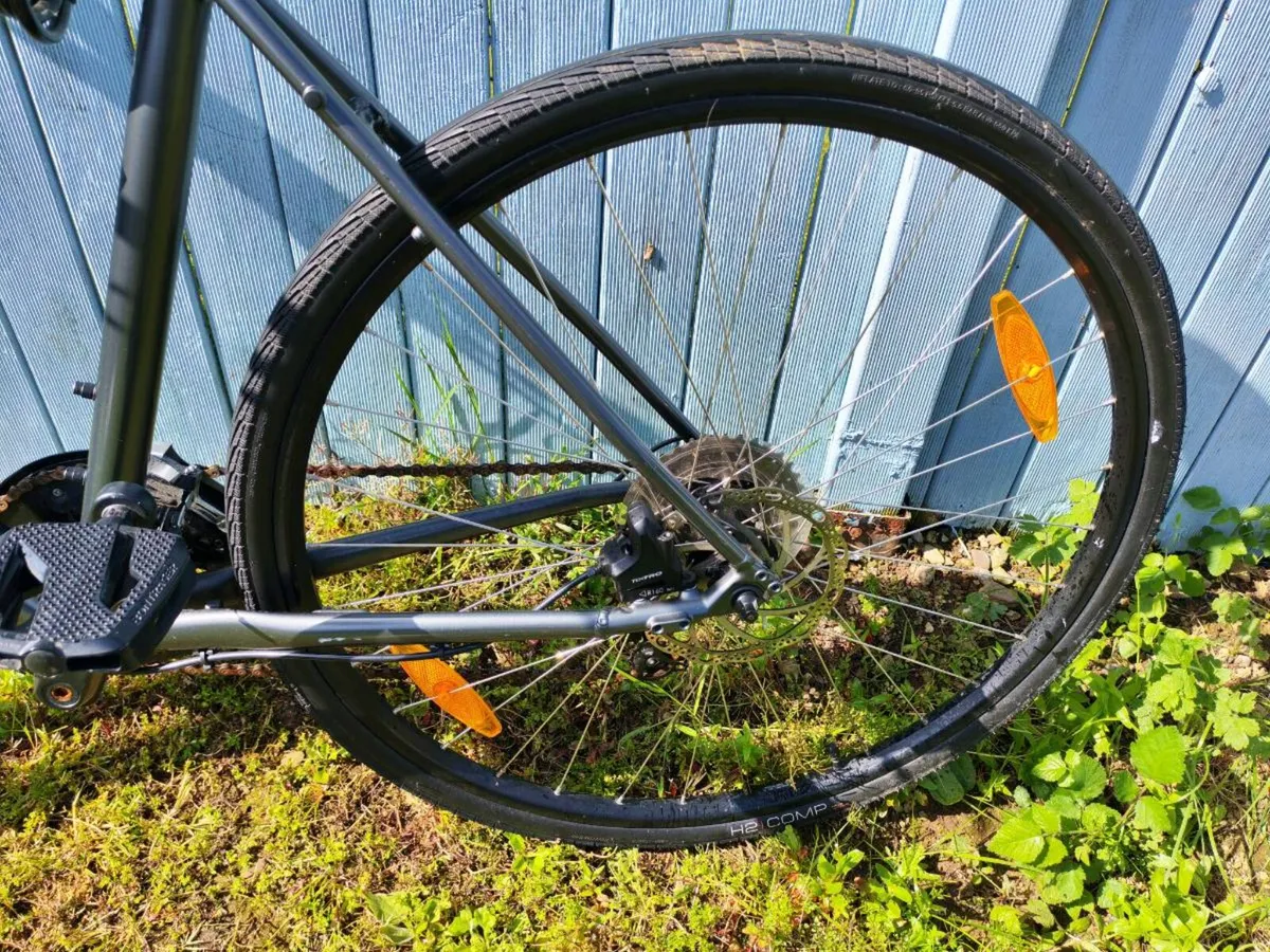 Trek FX2 hybrid bicycle - Image 3
