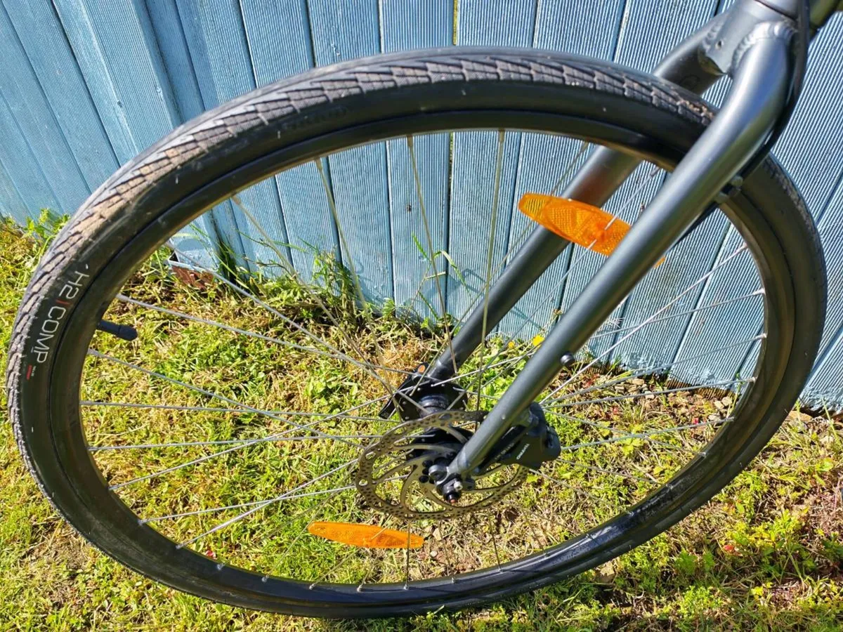 Trek FX2 hybrid bicycle - Image 4