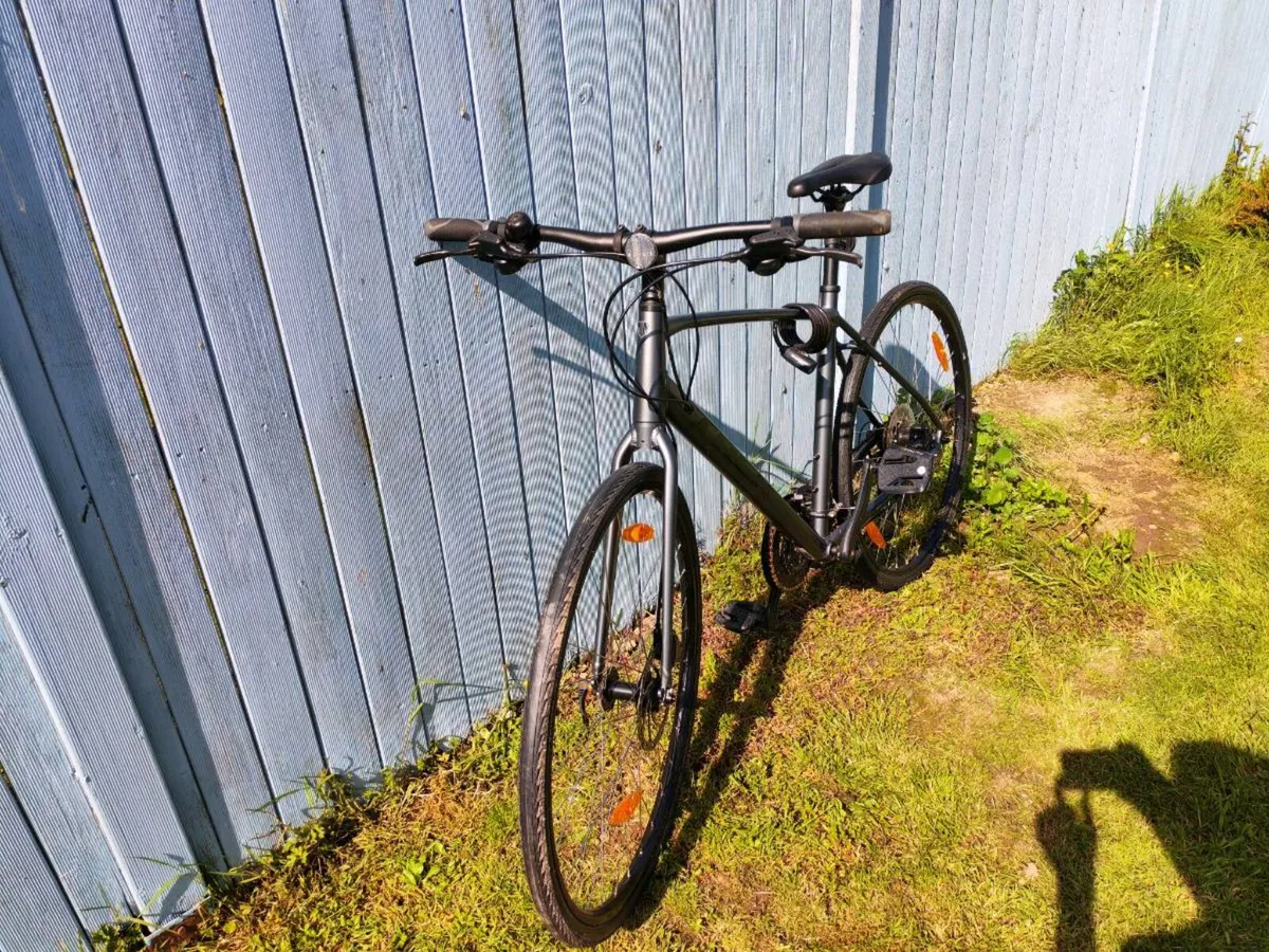 Trek FX2 hybrid bicycle - Image 2