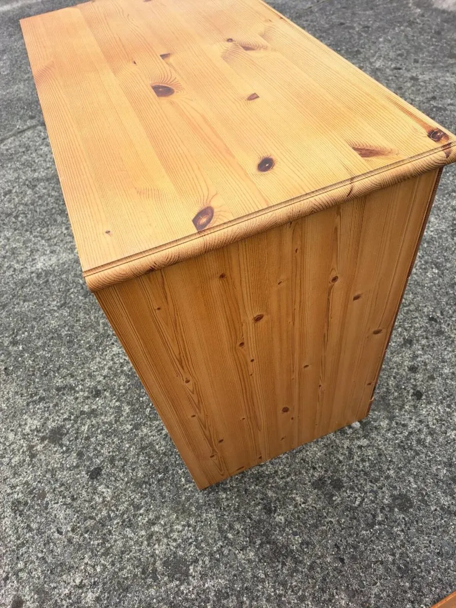 Pine chest of drawers - Image 3