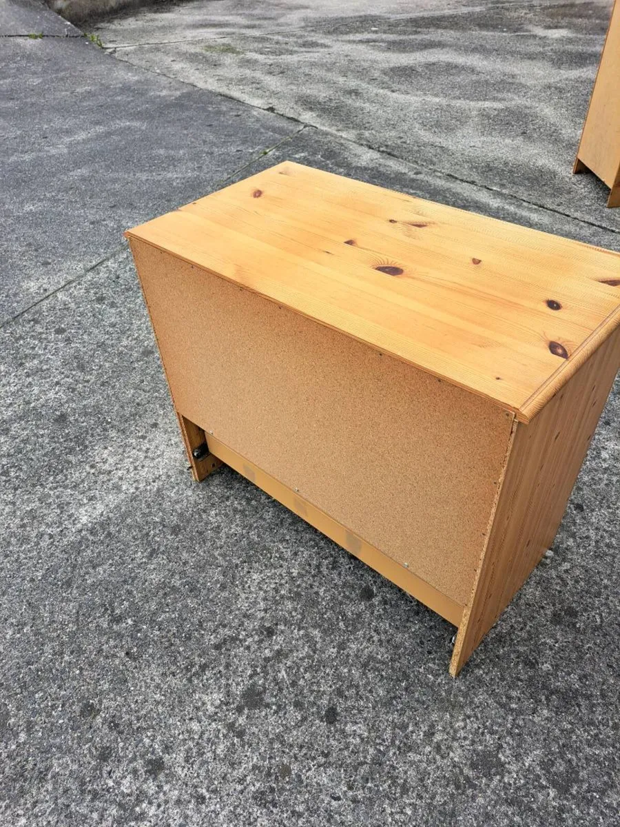 Pine chest of drawers - Image 4